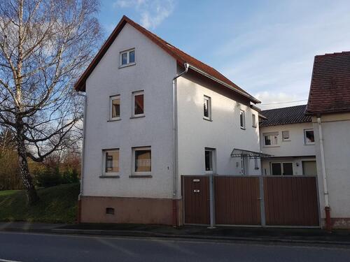 Foto - schönes Haus in Gießen-Lützellinden