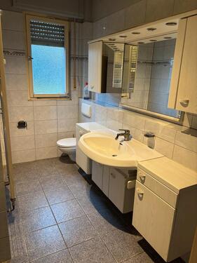 Foto - 3 Zimmer KDB 98 qm 2. Etage - 580,00&nbsp;EUR Kaltmiete, ca.&nbsp; 98,00&nbsp;m&sup2;