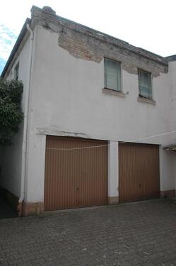 Foto - Altbau-DHH, Rohbauzustand, in Worms, ruhig, sanierungsbedürftig