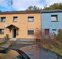 Zweifamilienhaus mit großem Grundstück und viel Potenzial - Heimbach