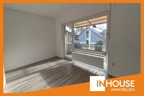 Foto - Schicke, renovierte Wohnung mit Balkon und Carport in Leer-Loga!