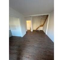 Komplett Renovierte 3- Zimmer-Maissonette-Wohnung in Eisenberg - Eisenberg (Pfalz)