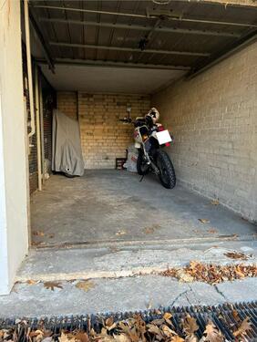 Foto - Motorrad Stellplatz 12165 Steglitz in umbauter warmer Garage