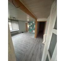 Vermiete eine 4 Zi. Whng (130 qm) in Wieseth im 3 Fam.haus