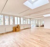 Lichtdurchflutetes Büroloft im Sülzer Hinterhof – 145 m² | provis - Köln Lindenthal