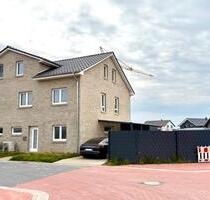 Maklerfreie Neubau Doppelhaushälfte mit A+ Effiz. Fußbodenheizun - Wilhelmshaven