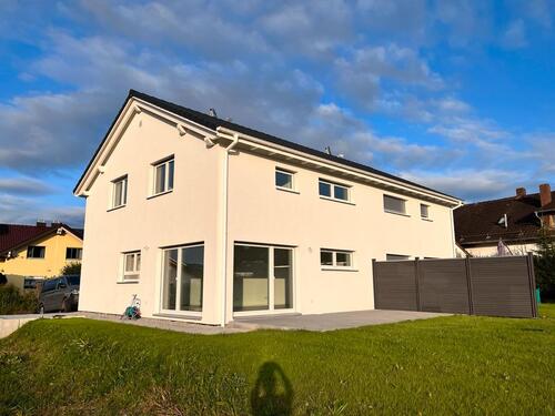 Foto - 4 Zimmer Doppelhaushälfte zur Miete in Hunderdorf