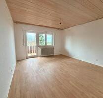 Helle 3 Zimmer Wohnung 105 m2 mit Balkon, zusätzlich Dachgeschoss - Neu-Ulm Burlafingen