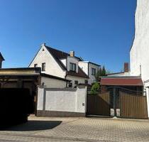Ein-Zweifamilienhaus mit gewerblicher Nutzungsmöglichkeit - Teuchern