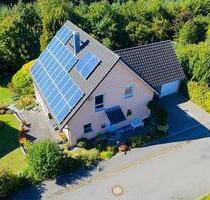 Großzügiges EFH – energieeffizient, mit Terrassen & Garten - Küps