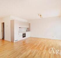 Wunderschöne 3 Zimmer-Wohnung mit ca. 89m², EBK und Gartenblick mit Südbalkon in Berlin-Mitte