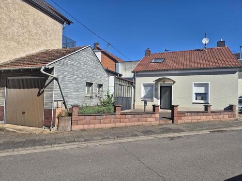Foto - Freistehendes Einfamilienhaus mit Garage & Terasse in SLS-Roden