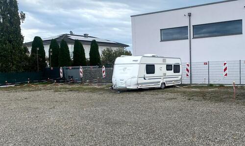 Foto - Einstellplatz für Wohnwagen, Wohnmobile, Anhänger usw.