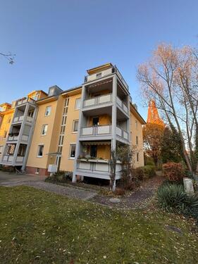 Foto - Traumwohnung mit großem Balkon zur Südseite !!