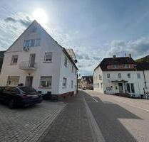 Geräumiges Mehrfamilienhaus, 9,5 Zi., mit viel Potential - Fischbach bei Dahn