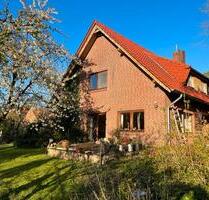 Idyllisches Einfamilienhaus mit Garten & Tiefgarage - Estorf