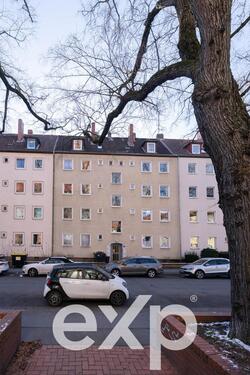 Foto - Frisch-vollsanierte möblierteunmöblierte 2 Zimmer DG-Wohnung mit Wohnküche inkl. EBK, WG-geeignet