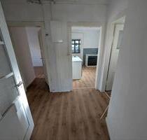 Einfache 2,5 Zimmer Wohnung 68 qm zentral in Tamm kleiner Garten