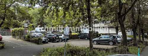 Foto - PKW-Stellplatz in der Julius-Brecht-Straße