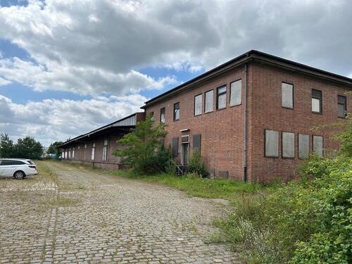 Foto - Lagerflächen - 4,00 EUR Kaltmiete,