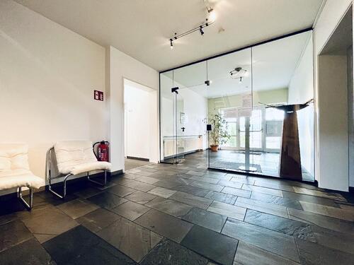 Foto - 441m² große Halle mit Büro im Gewerbegebiet von Siegburg Zange inkl. PV-Anlage sofort frei!!