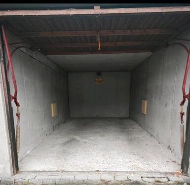 Foto - Große Einzelgarage - 120,00&nbsp;EUR Miete,