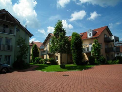 Foto - Helle 2-Zimmer-Wohnung mit Terrasse und Außengarage