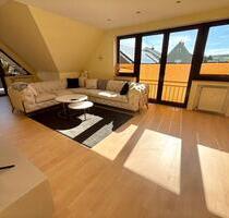 Helle 3 Zimmer Dachgeschosswohnung mit Balkon in Leopoldshöhe
