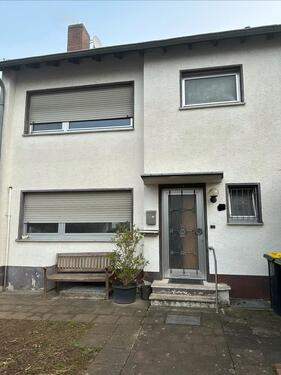 Foto - Renovierungsbedürftiges Reihenhaus in direkter Rheinlage