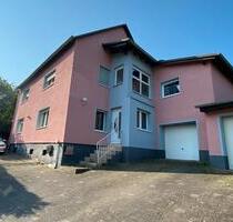 Zweifamilienhaus in Ortsrandlage - Weinbach