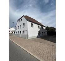 Freistehendes Einfamilienhaus mit Einliegerwohnung und Garage - Siegelsbach