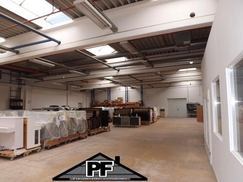 Foto - Top LagerProduktionshalle ca. 600 m² m. Büros, Showroom, Sektionaltor in BS-Gartenstadt