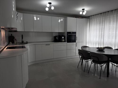Foto - Neuwertige 3,5 Zimmer Maisonettenwohnung mit Einbauküche + Garage