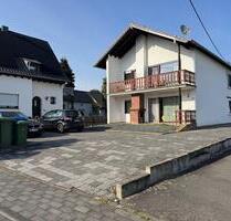 Gepflegtes Zweifamilienhaus in Neuwied – 220 m² Wohnfläche