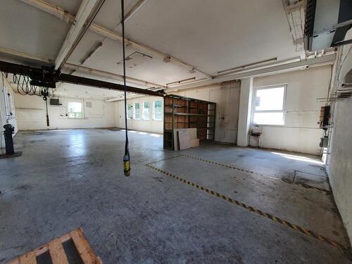 Foto - Gewerbehalle mit Bürogebäude für Ihr Unternehmen!