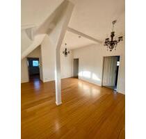 Wunderschöne 4-Zimmer-Dachgeschosswohnung in 28307 zu vermieten - Bremen Hemelingen