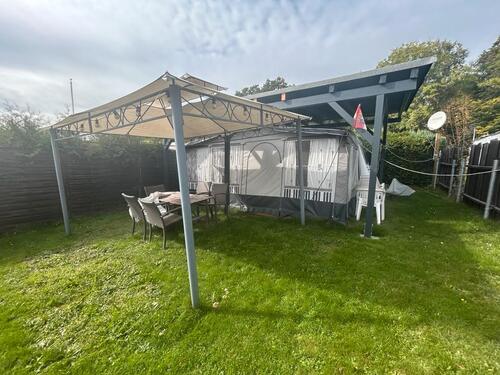 Foto - Stellplatz mit Wohnwagen am Gederner See