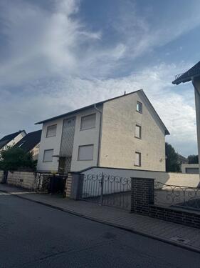 Foto - Zweifamilienhaus mit Garage & Nebengebäude – Rödermark-Urberach