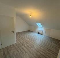 Helle 4-ZKB DG-Wohnung - KlimaWärmepumpe, Stellplatz + Garten - Gernsheim