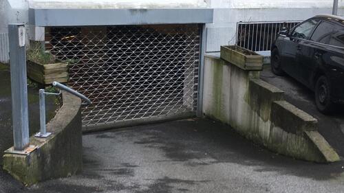 Foto - PKW-Stellplatz in abgeschlossener Tiefgarage