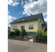 Freistehendes Ein-bzw. Zweifamilienwohnshaus mit gr. Grundstück - Gückingen