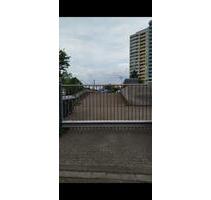 Stellplatz auf Parkdeck mit Einfahrtstor - Ludwigshafen am Rhein Ludwigshafen-Oggersheim