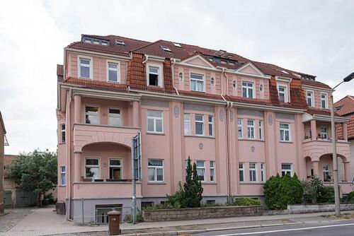 Foto - Ausgefallene DG-Wohnung in Stadtvilla mit Lichtpyramide + Balken
