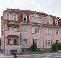 Ausgefallene DG-Wohnung in Stadtvilla mit Lichtpyramide + Balken - Naumburg (Saale)
