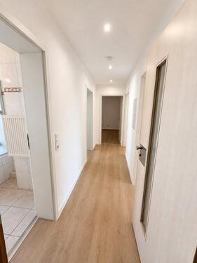 Foto - Renovierte 3,5 ZKB mit großem Balkon in zentraler Lage