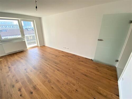 Foto - Schicke, sanierte 2-Zi.-Whg. U-Bahn in 300 m, provisionsfrei