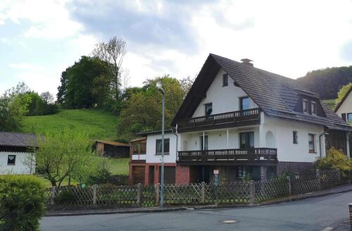 Foto - Großes Einfamilienhaus mit Panoramablick & sonnigem Wintergarten