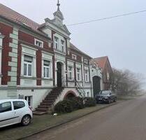 2-Zi-Wohnung auf Vierseithof - Charmanter Altbau mit Stuck - Dessau-Roßlau Brambach
