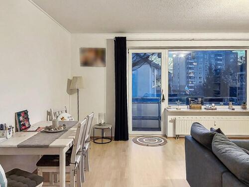 Foto - Große 2-Zimmer-Wohnung mit Balkon in zentraler, aber ruhiger Lage von Neumünster