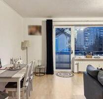 Große 2-Zimmer-Wohnung mit Balkon in zentraler, aber ruhiger Lage von Neumünster